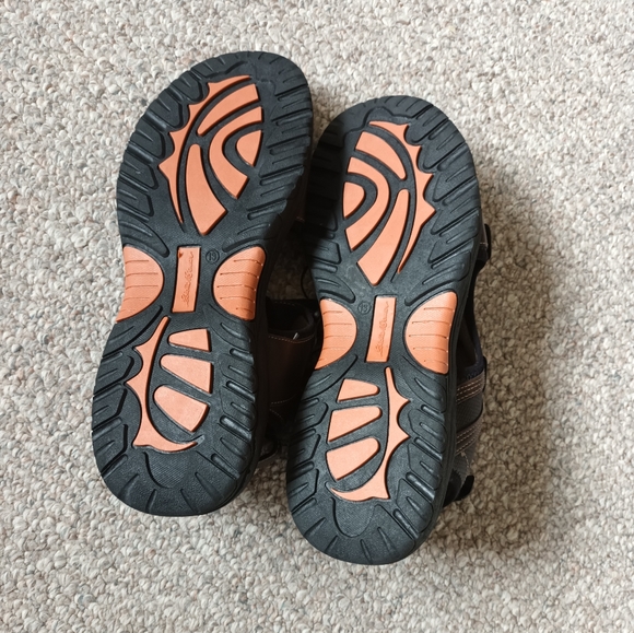 New Eddie Bauer Men's Faux Leather Top Sandals. - Picture 11 of 11